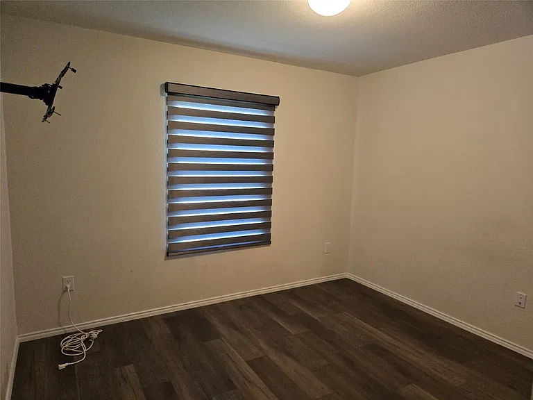 1126 Ainsley Ln — Photo 10