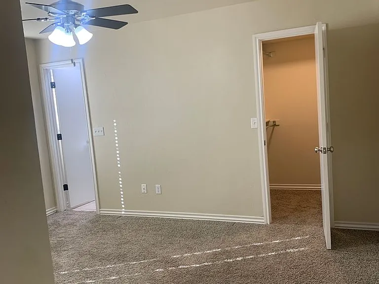 517 Post Oak Ln — Photo 31