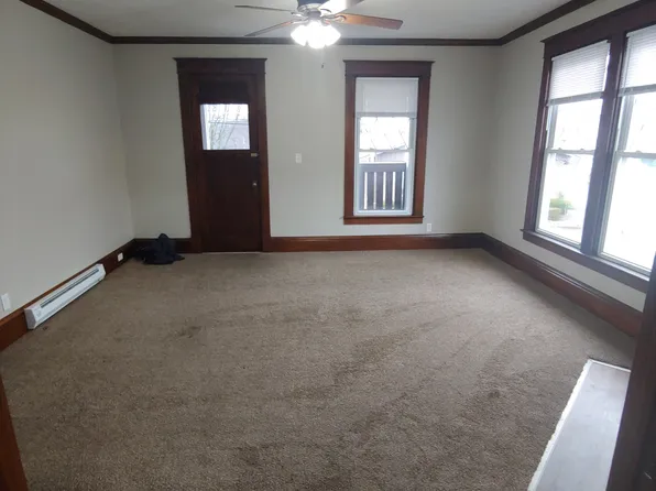 102 Franklin St APT 2, Clintonville, PA 16372