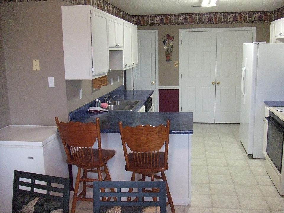 2nd image of 9853 Leigh Ann Dr