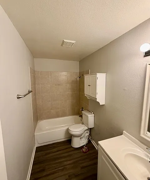 1500 Lake Shore Dr #113 — Photo 8