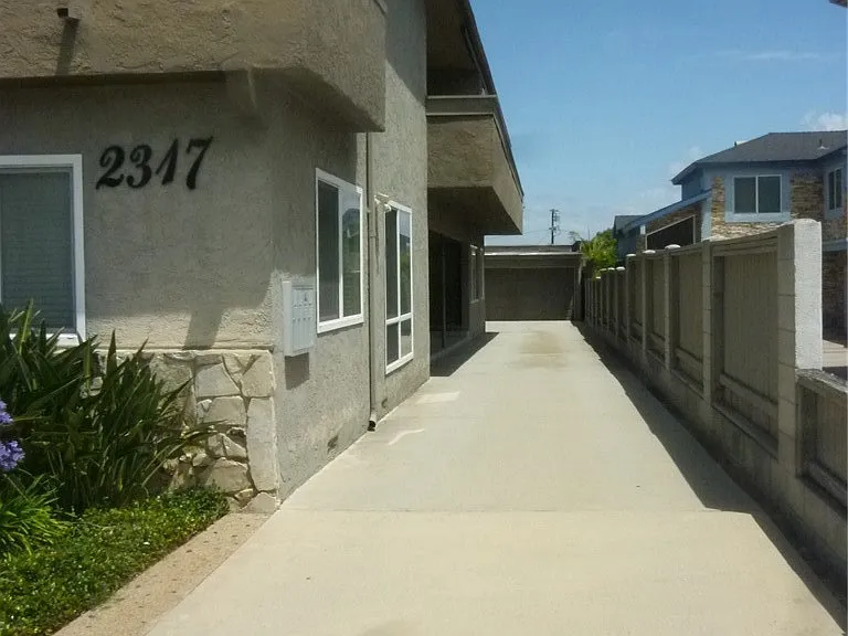 2317 Marshallfield Ln #B — Photo 2