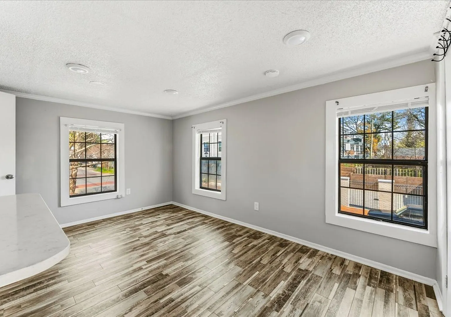 Charming Studio in a Great Location $1,000/month — Photo 2
