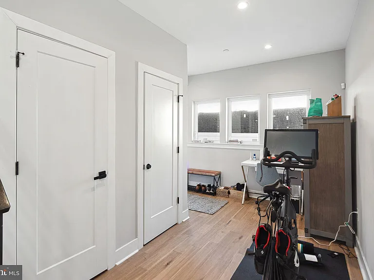 1224 N 26th St #J1 — Photo 20