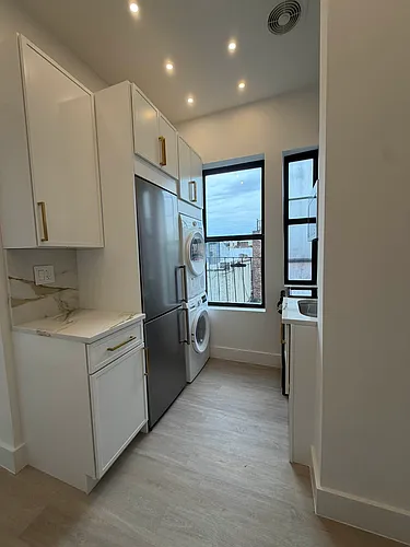 28 Bedford St Photo 1