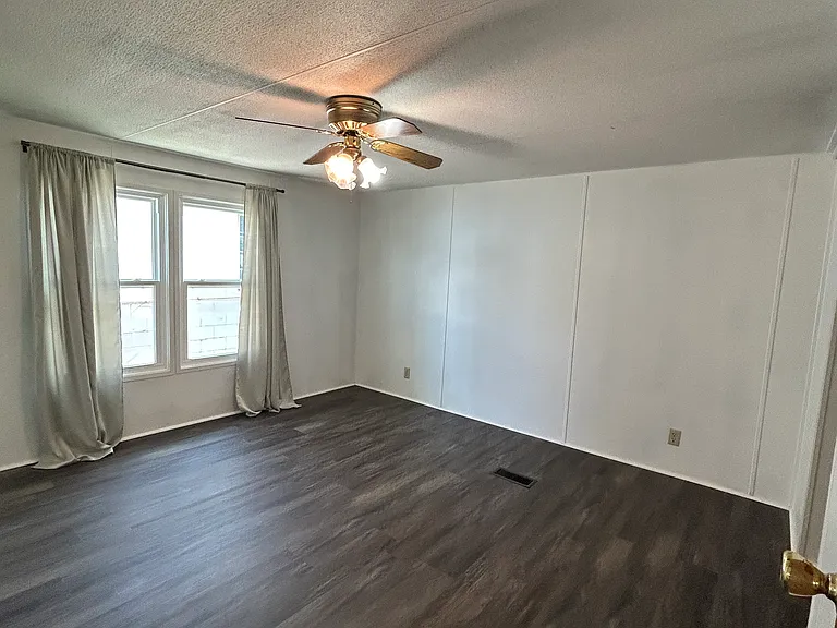 919 N Main St — Photo 6