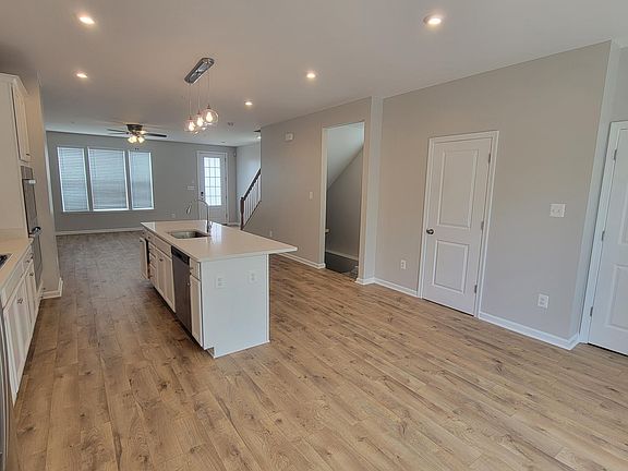 4th image of 23381 Sugar Pine Ln