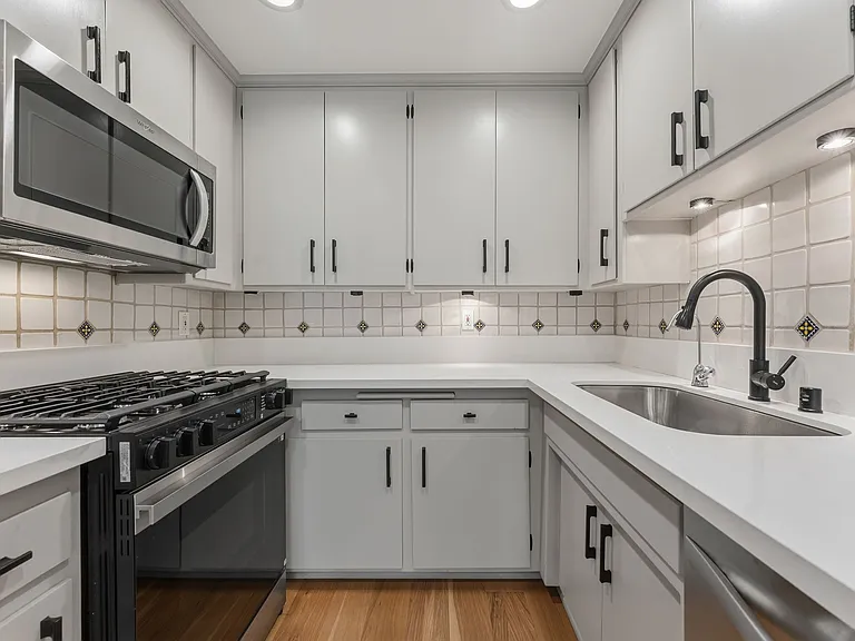 9061 Keith Ave #208 — Photo 7