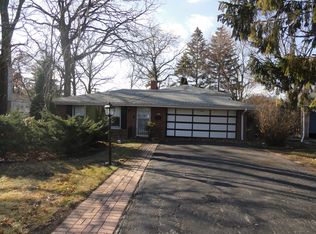 1230 Castle Dr, Glenview, IL 60025