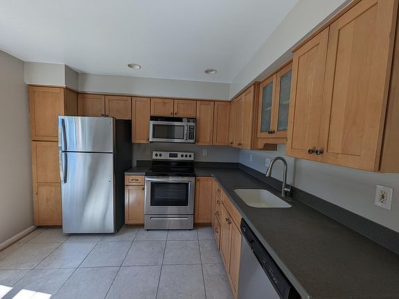 4th image of 9216 Graceland Pl