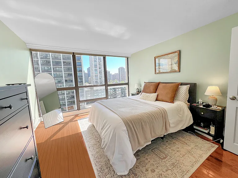 1540 N La Salle Dr #1001 — Photo 9