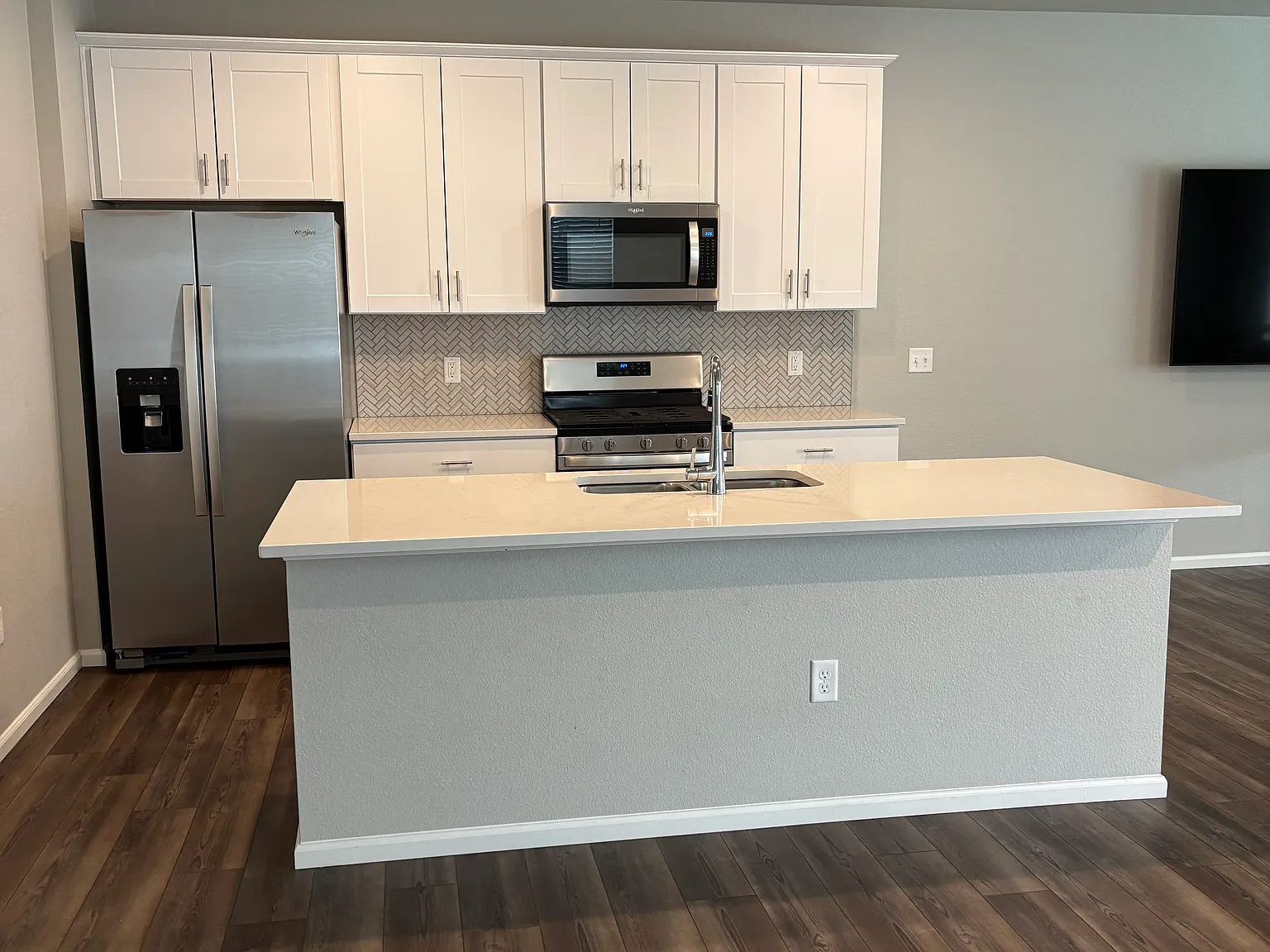 3 bed, 2.5 bath, 1857 sqft, $3,000 — Photo 3