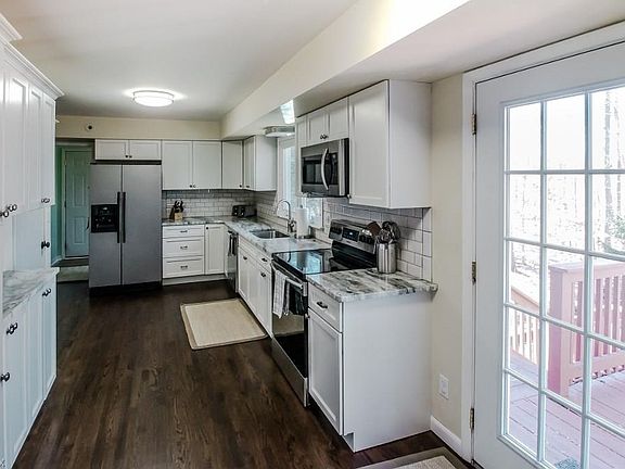 5th image of 1098 Royal Oak Dr