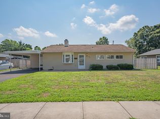 32 Young Birch Rd, Levittown, PA 19057