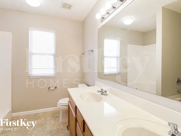 60 Charmalee Dr — Photo 10