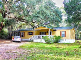 1202 Wayne St, Darien, GA 31305