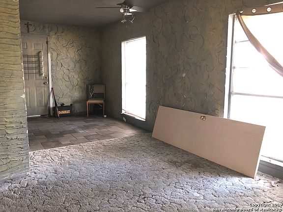 5th image of 912 Hickory Hill Dr