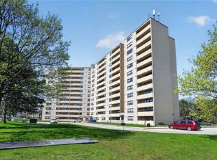 700 Dynes Rd #904, Burlington, ON L7N 3M2