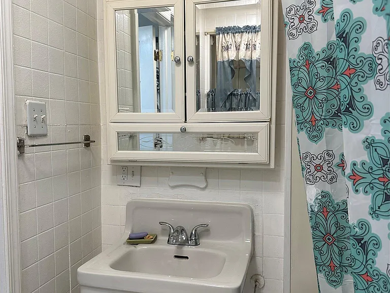 9 Elizabeth St #1 — Photo 15