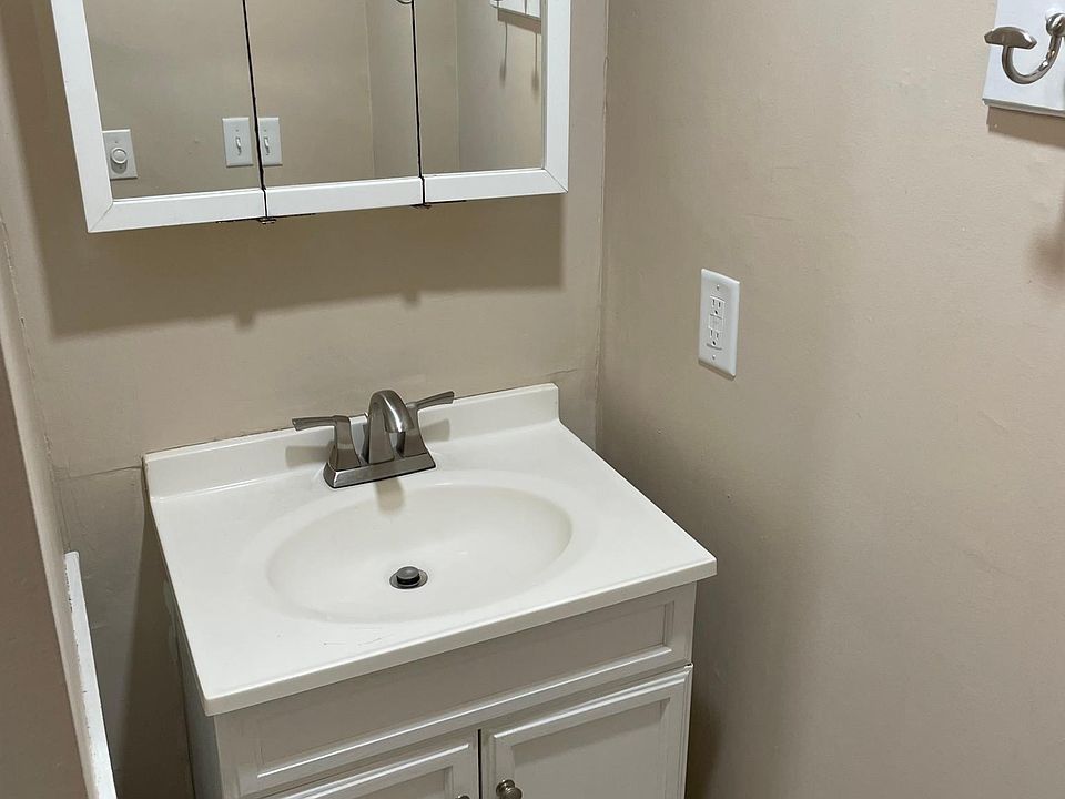 1st image of 707 6th Ave E #2