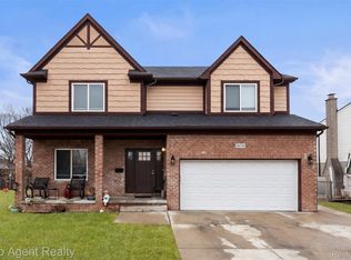 36738 Vine Dr, Sterling Heights, MI 48312