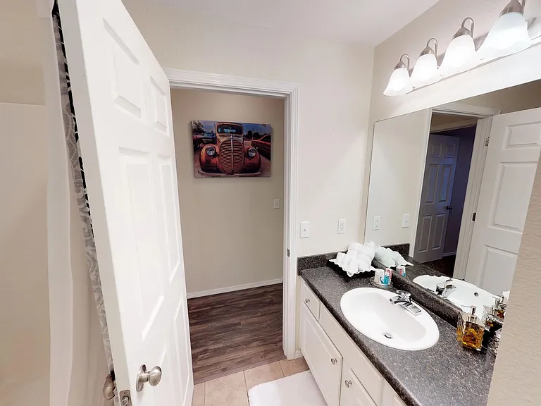 923 W Battlefield St — Photo 16
