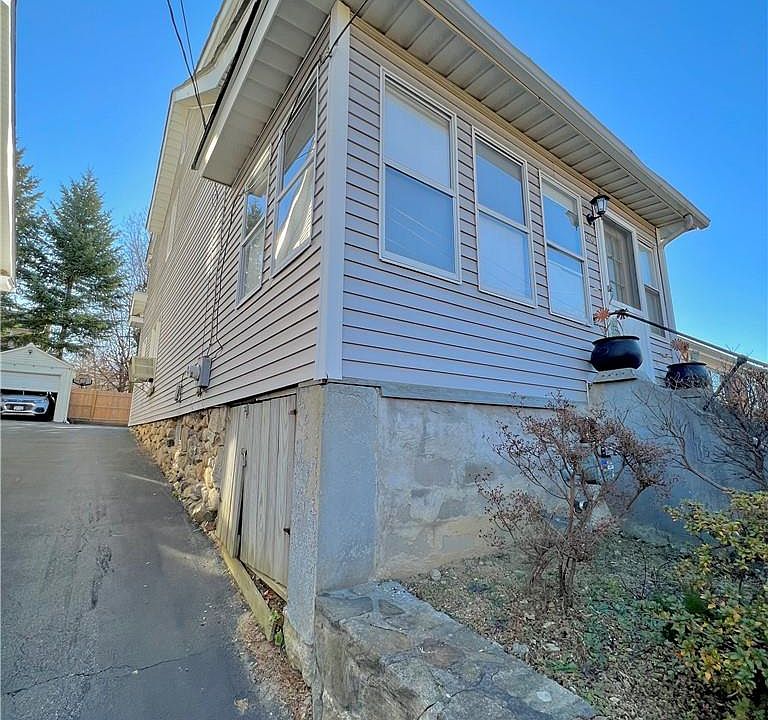 1st image of 290 Battle Avenue