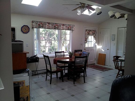 Kitchen Eating Area at Bay Windows