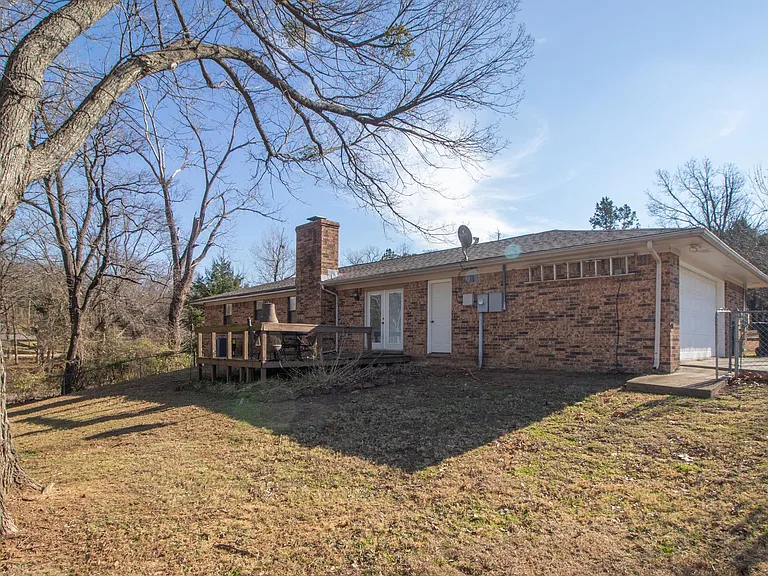 1910 Oak Hills Dr — Photo 17