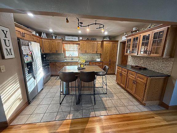 3rd image of 206 3rd St