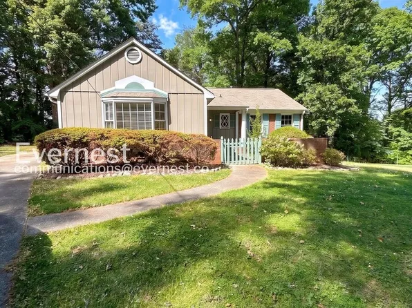 1231 Willowlake Ct, Winston Salem, NC 27106
