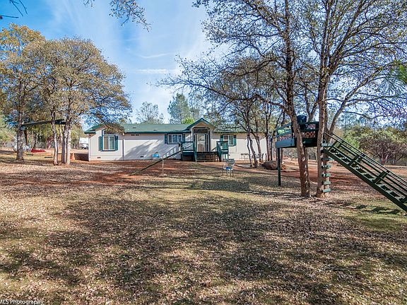 4'x6' Treehouse and stairs