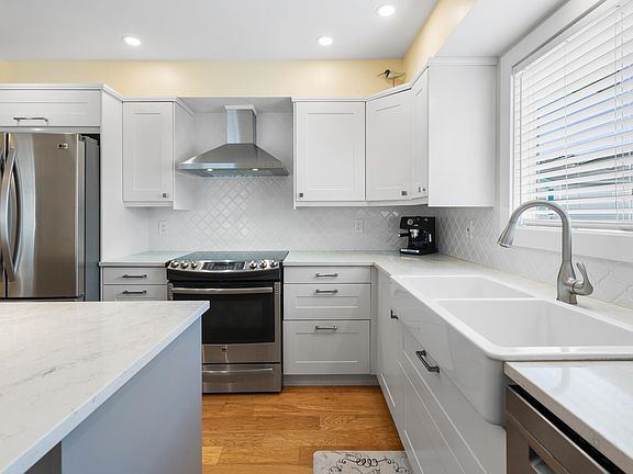 5th image of 8078 King George Blvd #15