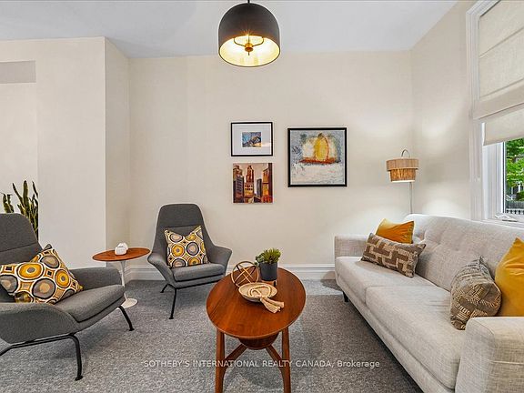 5th image of 452 Sumach St