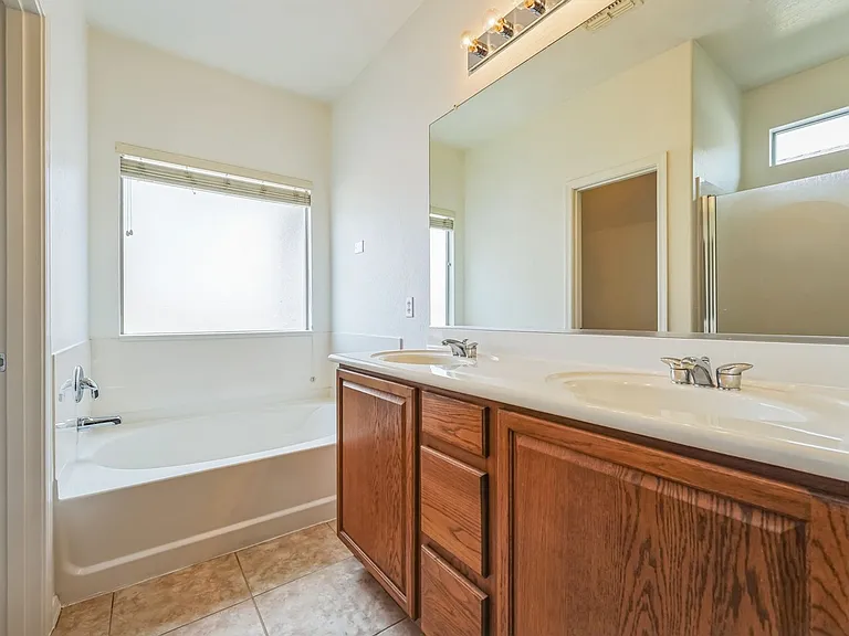 1268 E Birdland Dr — Photo 15