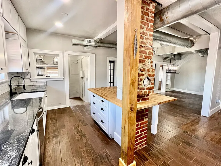 220 W Latimer St #B — Photo 5