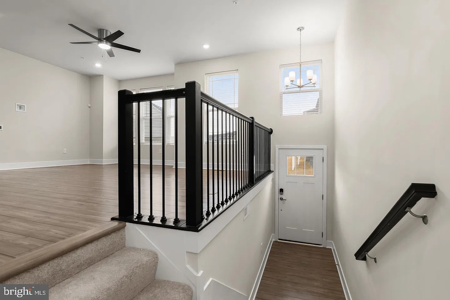 5 bed, 5.0 bath, 3020 sqft, $3,000 — Photo 2