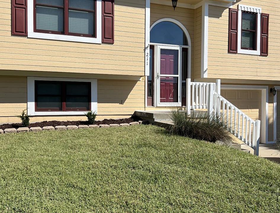 1st image of 211 Porter Dr