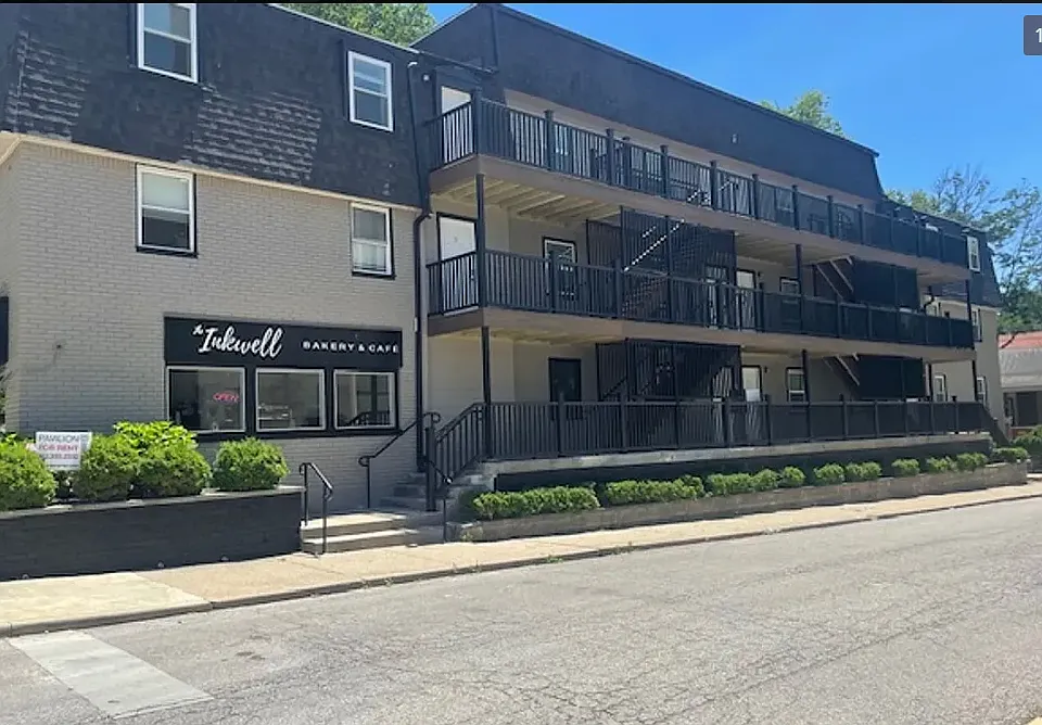 401 S Woodlawn