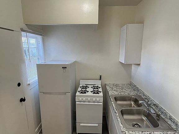 5th image of 1724 E 4th St APT 27