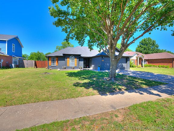 4th image of 11608 N 109th East Pl