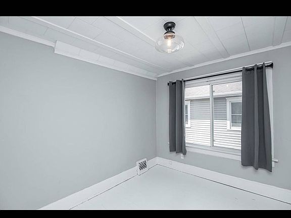 4th image of 203 11th Ave NE