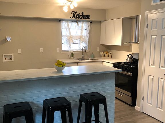 4th image of 1056 Leacrest Ave