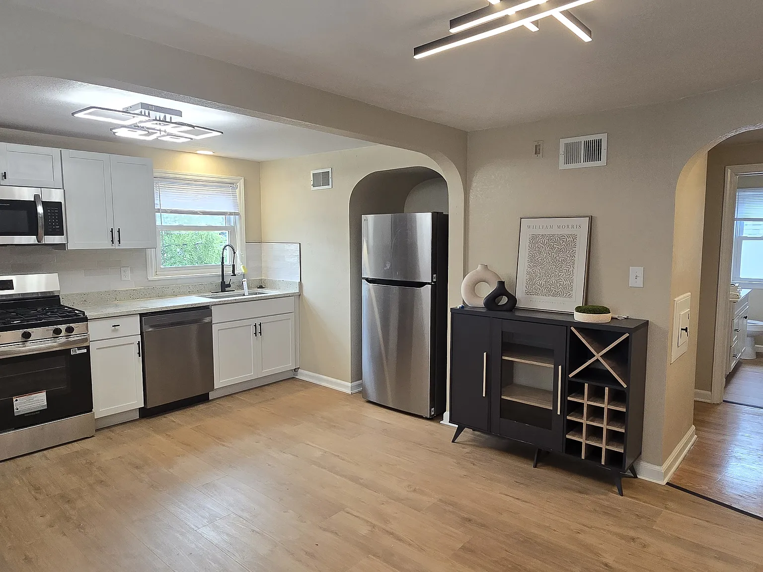 2 bed, 900 sqft, $2,100 — Photo 1