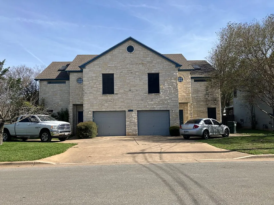 2913 Whisper Oaks Ln