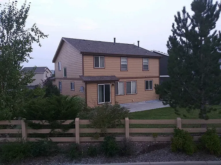 2551 E 110th Ave — Photo 2