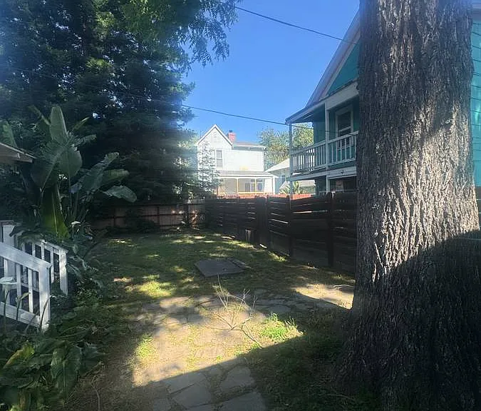 1314 D St #4 — Photo 8