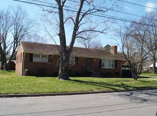 20 Sanford Dr, Newport News, VA 23601