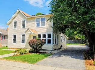 631 N View St, Aurora, IL 60506