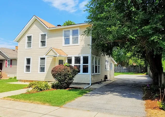 631 N View St photo 1
